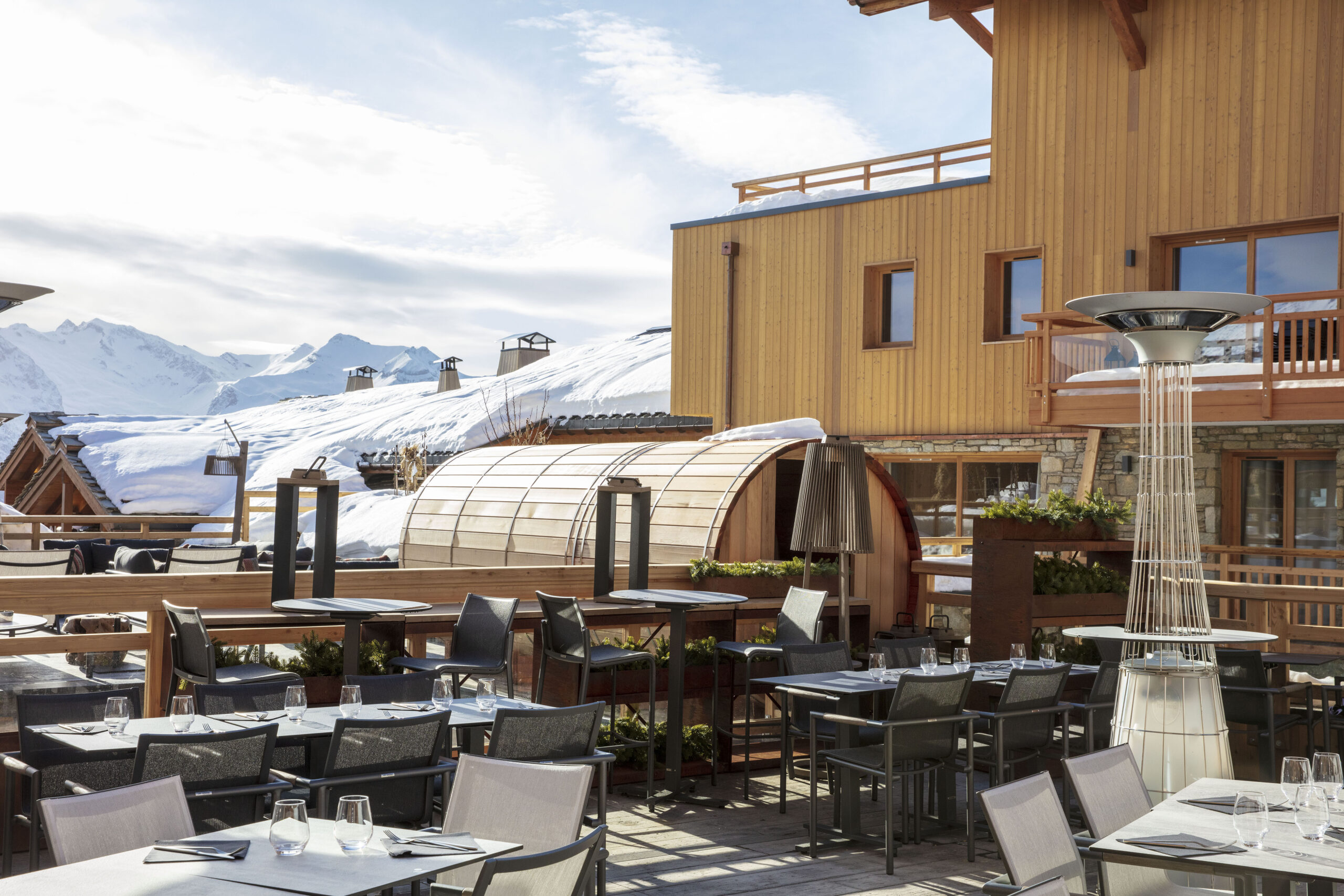 Ferme d'Hubert - terrasse hiver - hôtel Grandes Rousses - Alpe d'Huez (5).jpg