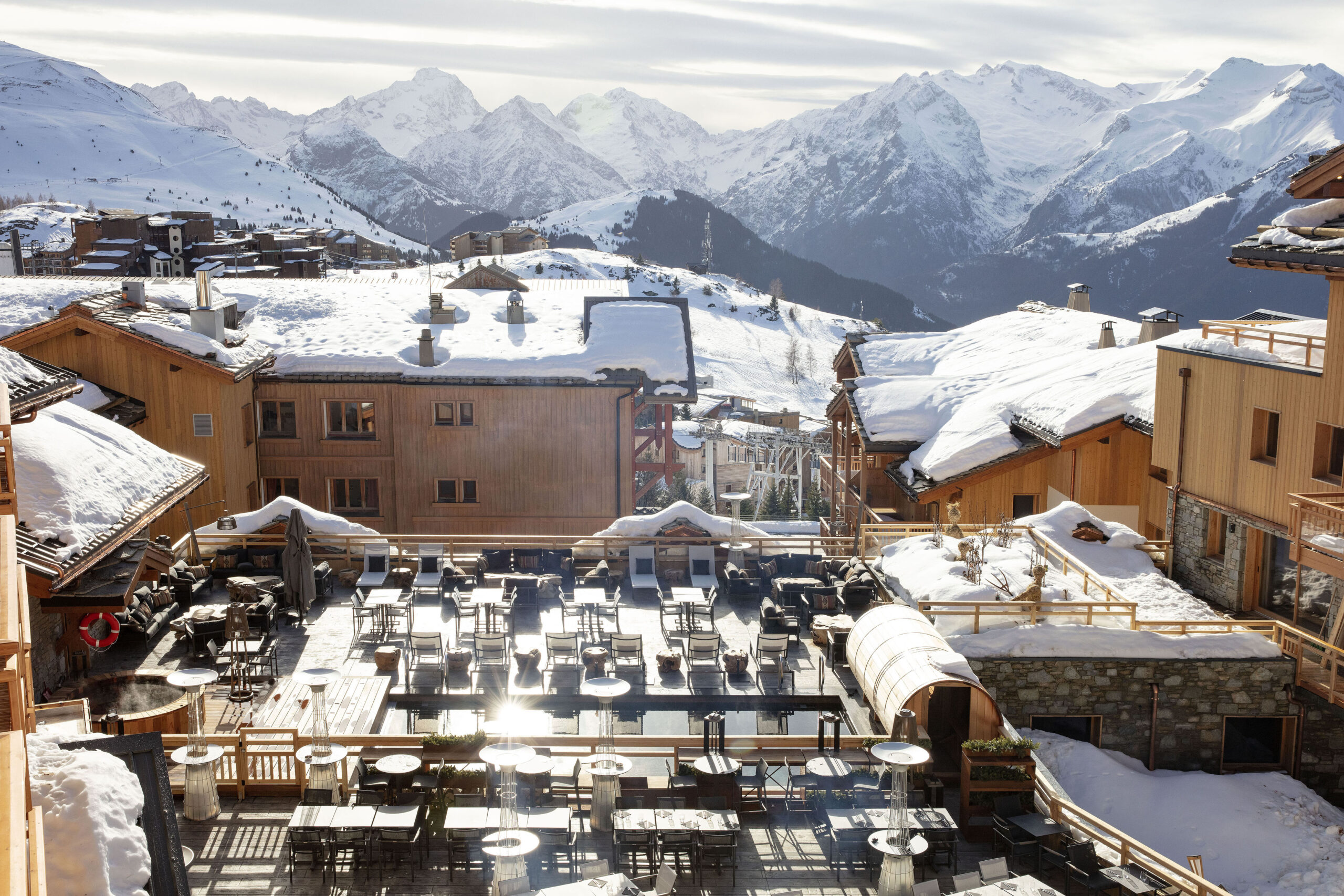 Ferme d'Hubert - terrasse hiver - hôtel Grandes Rousses - Alpe d'Huez (3).jpg